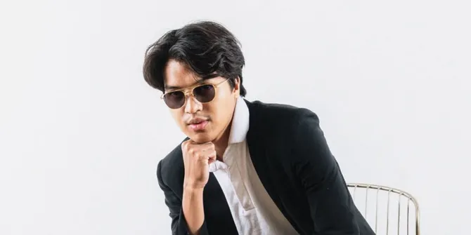 Dulu Anak Kantoran, 8 Potret Aldi Haqq Rilis Album Perdana Gara-gara Lagu Viral di TikTok