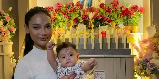 Erika Carlina dan Baby Andrew Jalani Rabu Abu, Bikin Banyak Orang Gemas