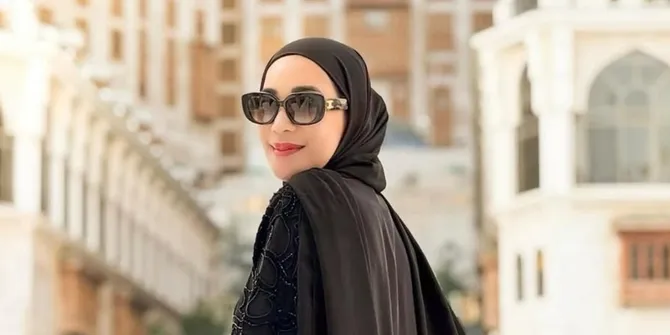 Erin Taulany Berangkat Umrah Usai Sepakat Bercerai dengan Andre Taulany