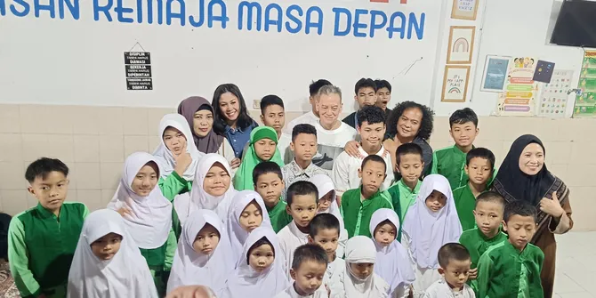 Fariz RM Lelang Barang Bersejarah untuk Santuni Anak Yatim Saat Ramadan