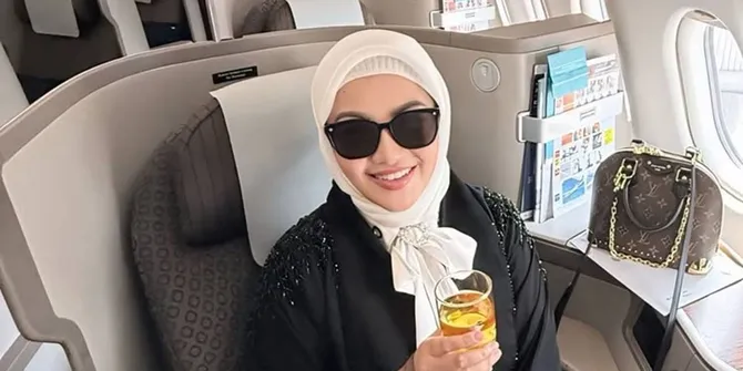Fitri Carlina Pindah ke Arab Saudi Bersama Suami, Tegaskan Masih WNI