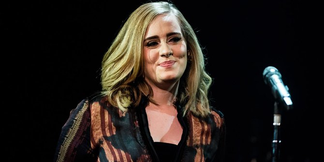 Foto: Adele, Bersinar Dalam Poster European Tour Limited-Edition