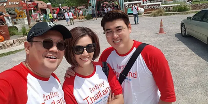 FOTO: Asti Ananta - Hendra Bulan Madu ke Thailand Sama Rombongan