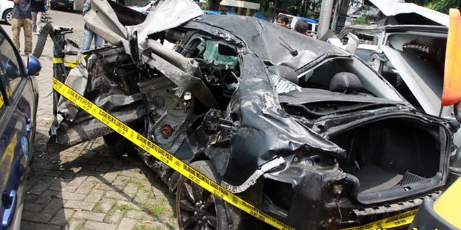 Foto-Foto Mobil Dul Ahmad Dhani Kecelakaan di Jagorawi