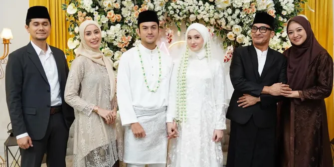 Foto-Foto 'Pernikahan' Rizky Nazar & Laura Moane