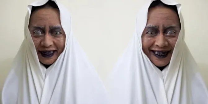 FOTO: Ini 'Penampakan' Nenek Mukena Dari Keluarga Tak Kasat Mata