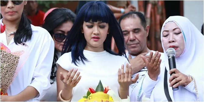 FOTO Ultah Julia Perez, Hangat Serba Putih & Dihadiri Teman Artis