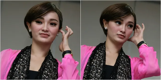 FOTO: Zaskia Gotik Tertangkap Kamera Ngorek Kuping di Depan Umum