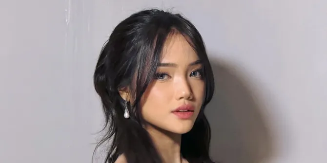 Fuji Ann Sabet Piala Popular Video of The Year di TikTok Awards Indonesia 2025