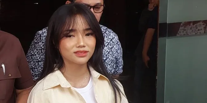 Fuji Beri Pesan Menohok Buat Mantan Admin: Didik Lagi Anaknya Ya Bu!