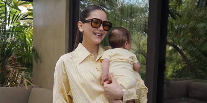 Gaya Fashion Baby Soleil Selama Agustus, Alyssa Daguise Jadi Stylist Sang Putri