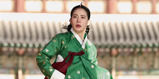Gaya Hanbok Modern Lim Ji Yeon di Drama Korea 'MY ROYAL NEMESIS'