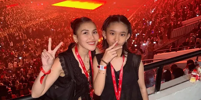Gaya Serasi Ayu Ting Ting dan Bilqis, Inspirasi Outfit Ibu dan Anak yang Selalu Kompak