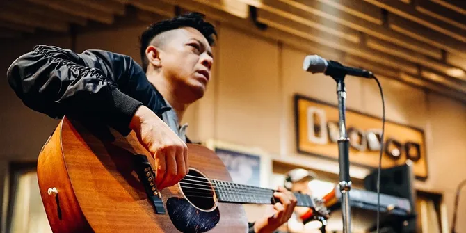 Gitar Legend Ariel NOAH Dilelang Tembus 2,3 M, Pernah Dipakai Konser 2 Benua 5 Negara