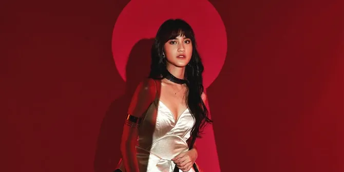 Leya Princy Tampil Cantik Elegan di Vidio.com PENASARAN 2026