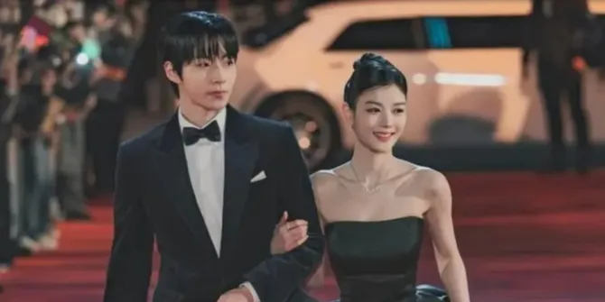 Hwang In Youp Mleyot Peluk Kim Yoo Jung di Balik Layar 'DEAR X', Gemas Banget!