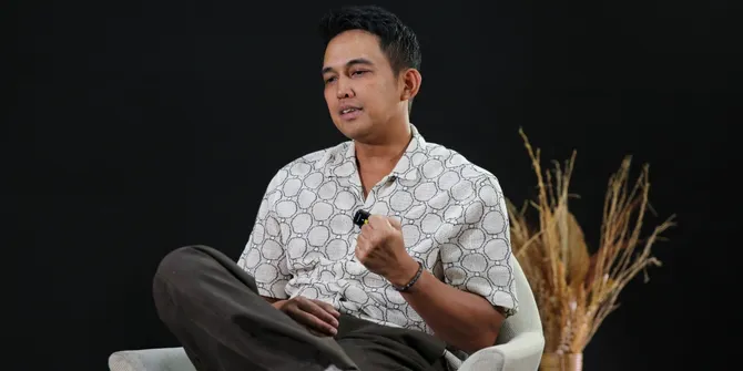 Indra Sinaga Ungkap Alasan Rilis Ulang 'Gak Romantis' Setelah Satu Dekade