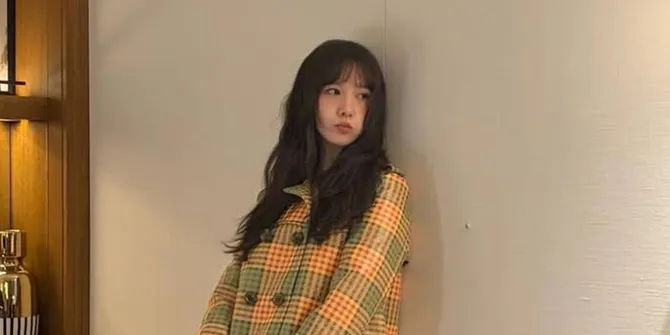 Interaksi Bright Vachirawit dan Yoona di London, Duduk Bareng Bintang 'BRIDGERTON'