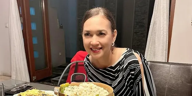 Ira Wibowo Rayakan Ultah ke-58, Penuh Cinta dari Keluarga