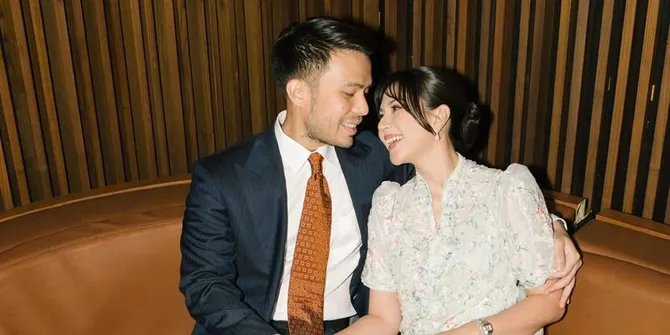 Jessica Mila di Ultah Otto Hasibuan, Disuapi Kue Oleh Sang Ayah Mertua