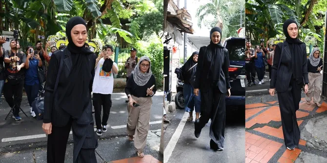 Johnny Wong Meninggal Dunia, Potret Paula Verhoeven Datang Melayat ke Rumah Baim Wong - Sampaikan Bela Sungkawa