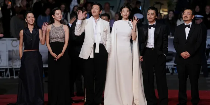 Jun Ji Hyun - Ji Chang Wook Bintang 'COLONY' di Red Carpet Cannes Film Festival