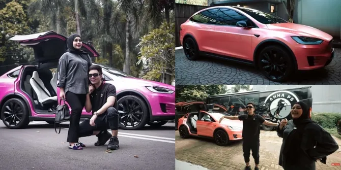 Kado Spesial Untuk Sambut Kelahiran Baby A, 11 Potret Mobil Tesla Pink Milik Atta Halilintar dan Aurel Hermansyah - Pintu Unik Bak Sayap