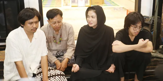 Keluarga Epy Kusnandar Kenang Perjalanan Hidup Sang Aktor