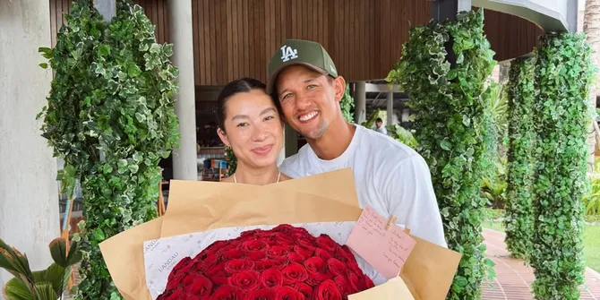 Keluarga Jennifer Bachdim Bagikan Takjil Ramadan, Toleransi Positive Vibes