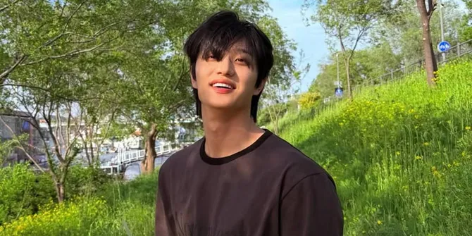 Kim Jae Won Cuma Jalan Santai, Netizen Korea Dibikin Jatuh Cinta