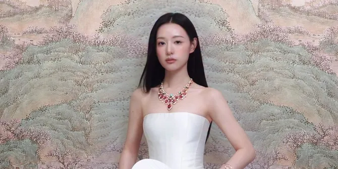 Kim Ji Won Tampil Elegan Hiasi Sampul Marie Claire Korea dengan Perhiasan Mewah BVLGARI