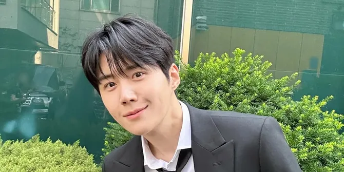 Kim Seon Ho Kedapatan Beli Iphone 17 di Vietnam, Netizen: Udah Kayak Warlok