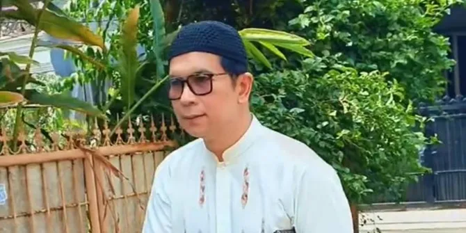 Krisna Mukti Dibuatkan Sahur Ibunya yang Nonis, Makan Ditemani Bunda Maria