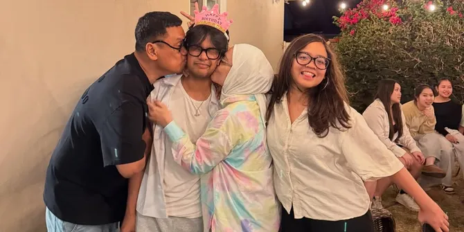 Kuliah di Amerika, 8 Potret Terbaru Nino Kuya yang Baru rayakan ultah ke-20 tahun