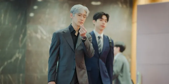 Lee Je Hoon Ganteng Maksimal Pakai Jas, Pancarkan Pesona Pria Matang