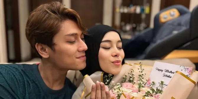 Lesti Kejora Menangis Saat Sungkem Memohon Restu Rizky Billar