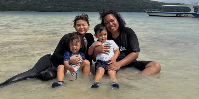 Marshel Widianto Ajak Istri & Dua Anaknya Road Trip ke Banyuwangi