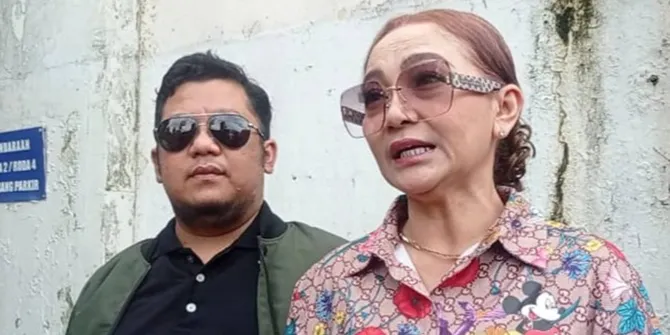 Menantu Diduga Poliandri, Firdha Razak Dampingi Putranya Polisikan Istri
