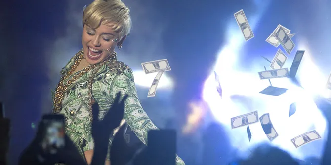 Miley Cyrus Mandi Uang di Bangerz Tour Madrid
