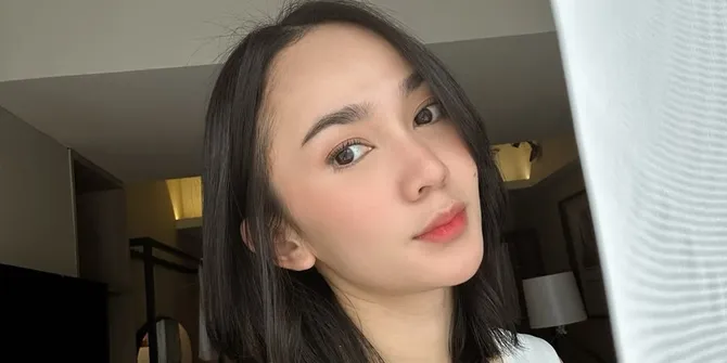 Mirror Selfie Leona Agustine, Cantiknya Kelewatan