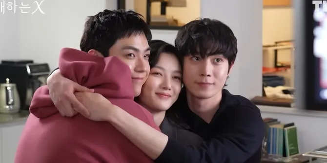 Momen Gemas Kim Yoo Jung, Kim Young Dae dan Kim Do Hoon, Beda dengan di DEAR X