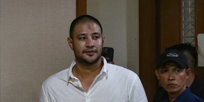 Momen Haru Perbincangan Ammar Zoni dengan Kekasihnya Usai Jalani Persidangan