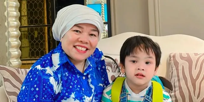 Momen Ibu Fuji Berenang Bareng Gala Malah Kelelep, Langsung Minta Pertolongan Haji Faisal