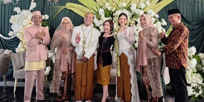 Momen Prilly Latuconsina Datang Kondangan ke Nikahan Fans