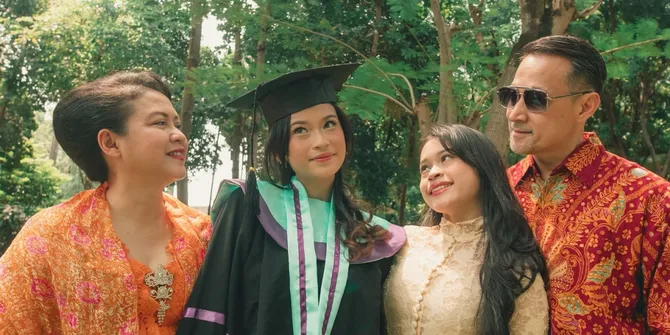 Momen Raissa Anggiani Wisuda, Jawab Keraguan Ayah - Seimbangkan Pendidikan & Dunia Musik