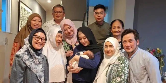 Momen Tengku Firmansyah Aqiqah Cucu Pertama, Berikan Doa untuk Baby J