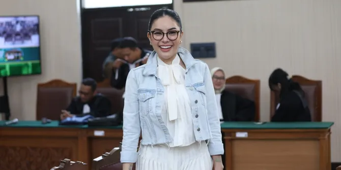 Nikita Mirzani Tersenyum Sumringah, Saksi Ahli Sebut Laporan Polisi Seharusnya Tidak Sah