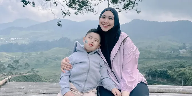 Oki Setiana Dewi Ajak Guru-guru di Sekolah Miliknya Liburan ke Puncak