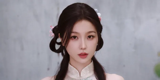 Pemotretan Esther Yu di Jalanan Jakarta, Pose Depan Minimarket dan Bajaj