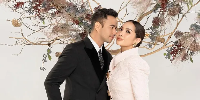 Pemotretan Terbaru Raffi Ahmad dan Nagita Slavina, Tetap Mesra Meski Tampil Formal